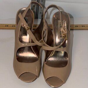 Steve Madden Nude Patent Peep Toe Slingback Heels Gold Interior Women’s Size 7